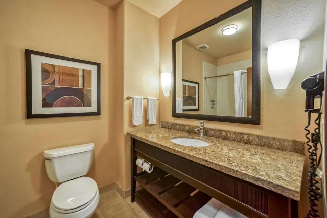 Holiday Inn Express And Suites Beeville By Ihg Экстерьер фото