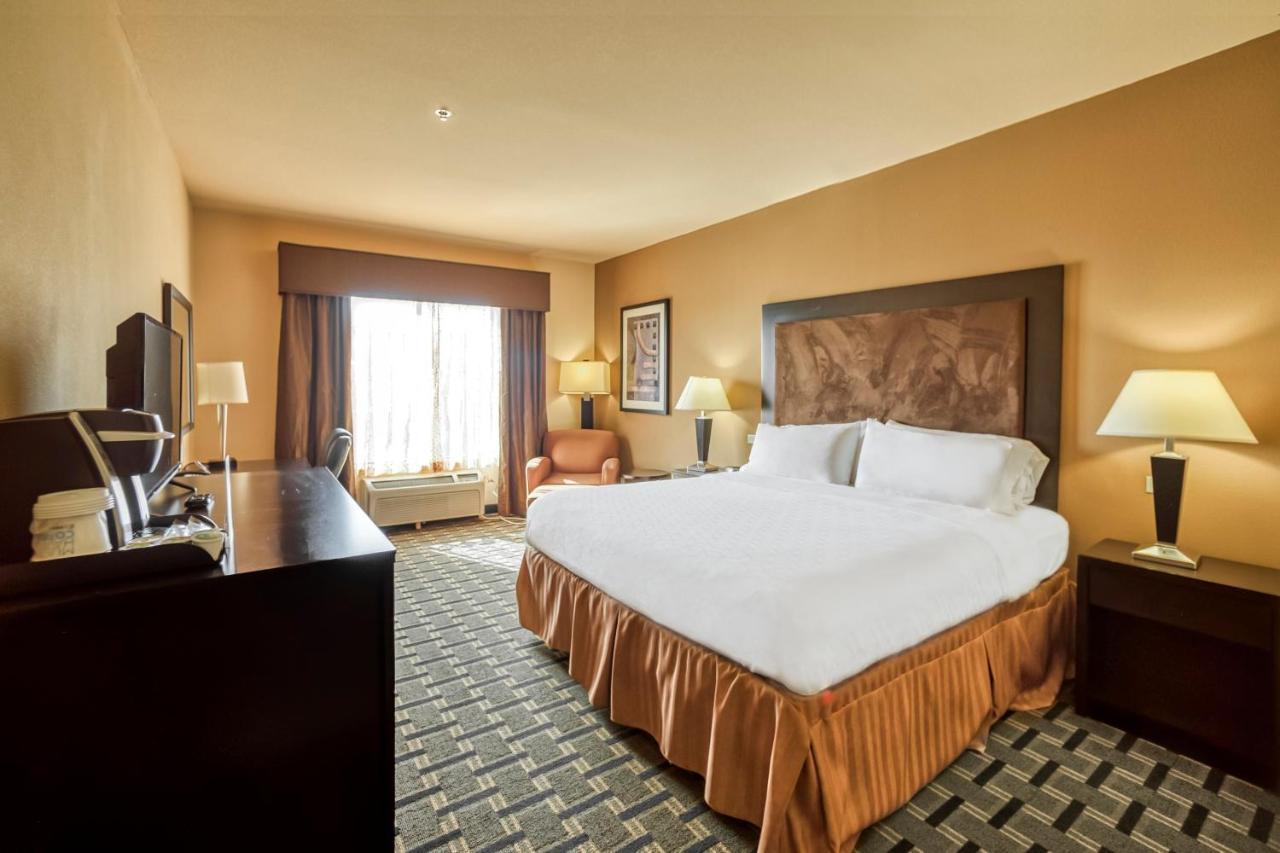 Holiday Inn Express And Suites Beeville By Ihg Экстерьер фото