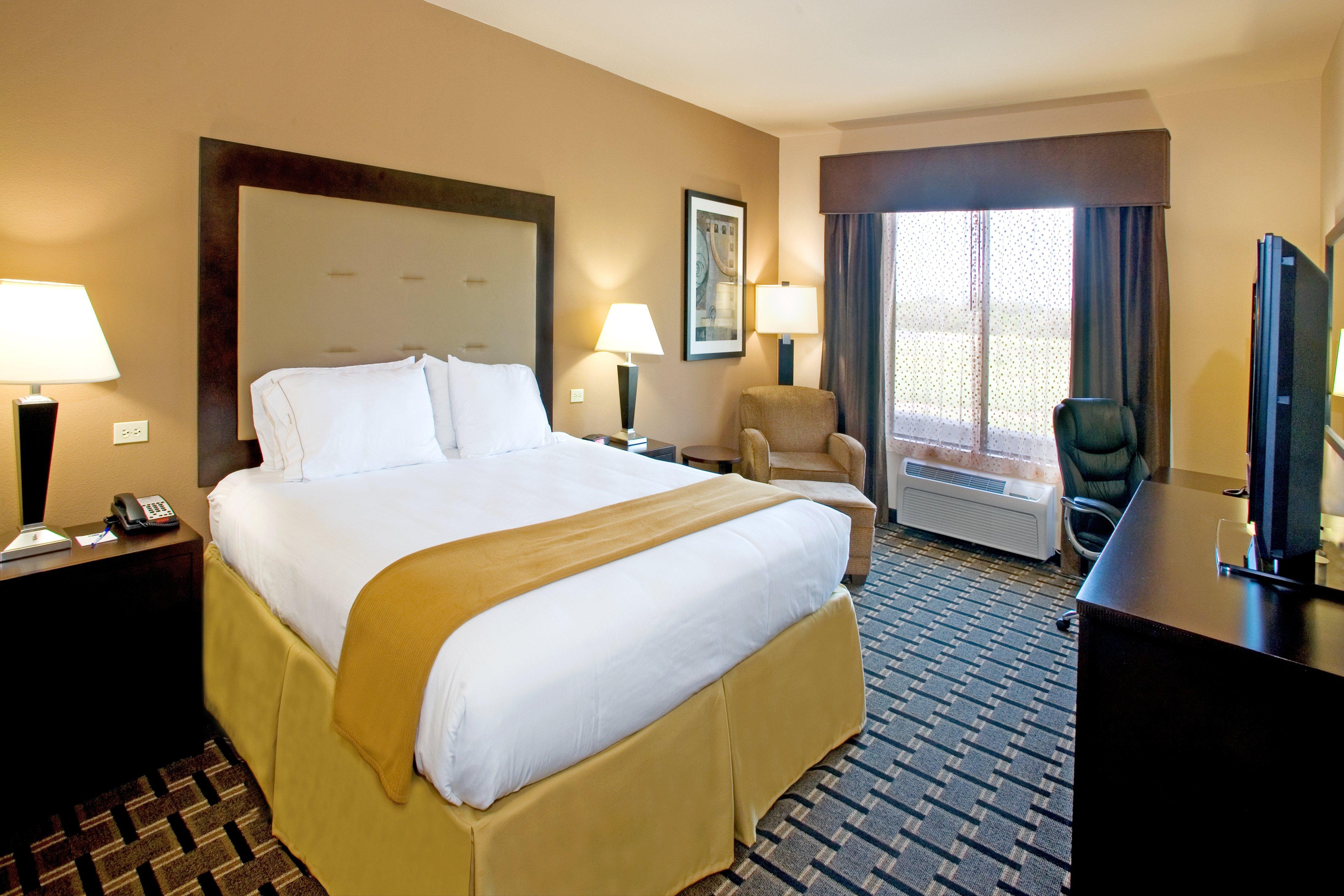 Holiday Inn Express And Suites Beeville By Ihg Номер фото